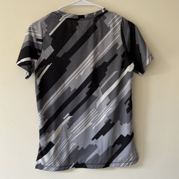 Nike Dri-Fit youth boys large printed shirt. - Picture 5 of 5